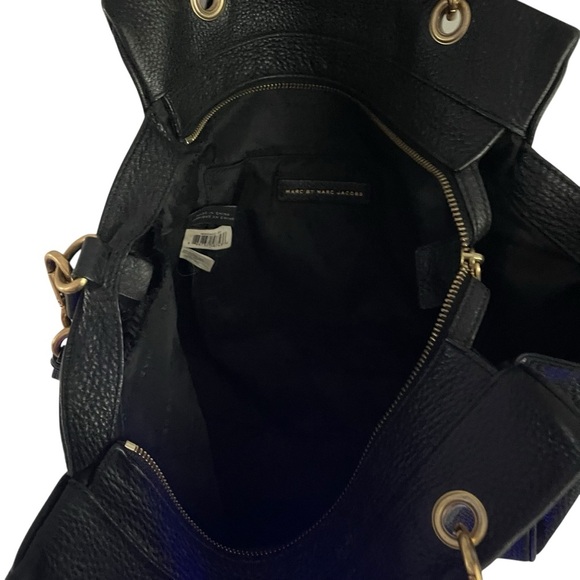 Marc  By Jacobs Black and Gold Leather Shoulder Bag - Picture 6 of 9